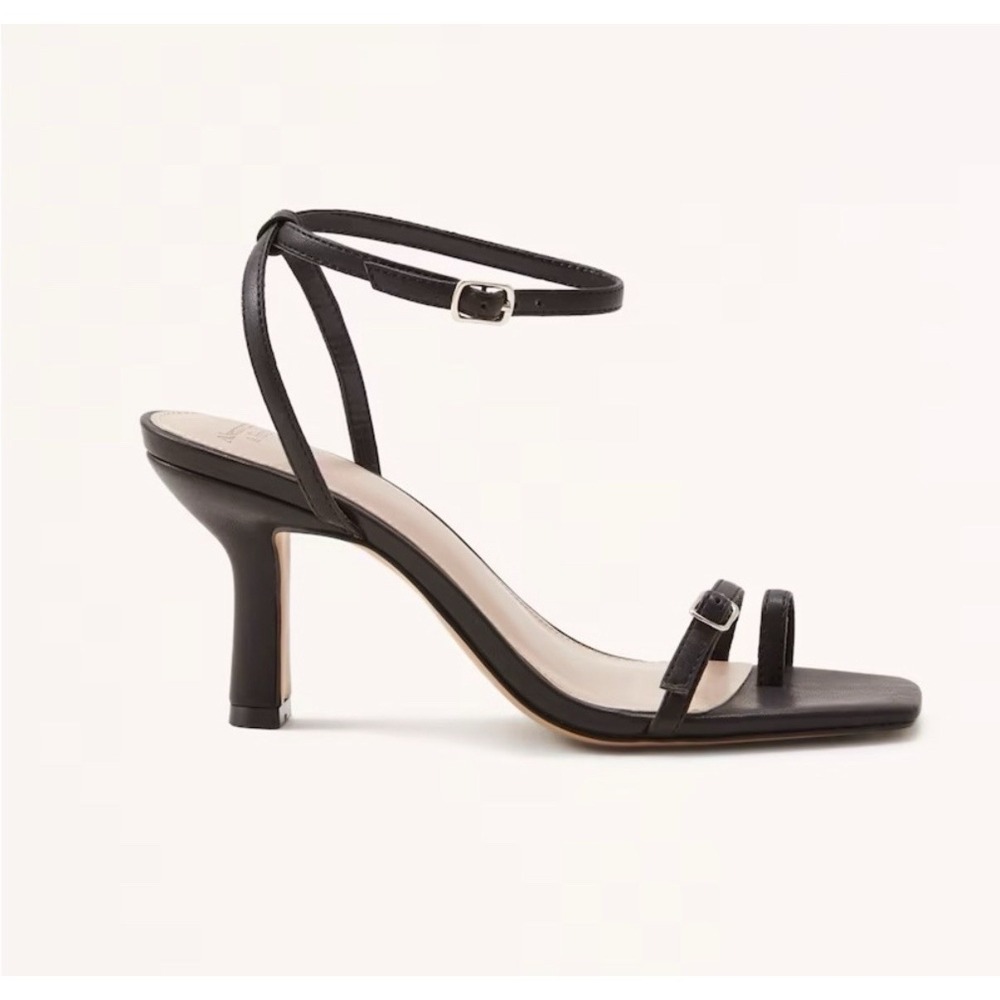 Abercrombie & Fitch NWOT Black Toe Strap Black Heels 3"  Sz 8 Chic 90's